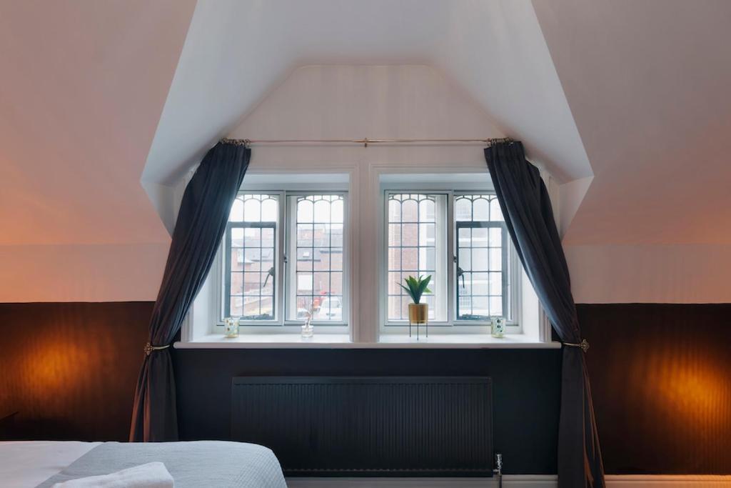 In The Heart Of Chester, Historical & Stylish Экстерьер фото